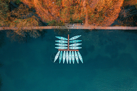 航拍西湖皮划艇水岸高清图片