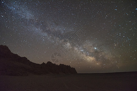 新疆雅丹地貌夜景星空银河背景图片