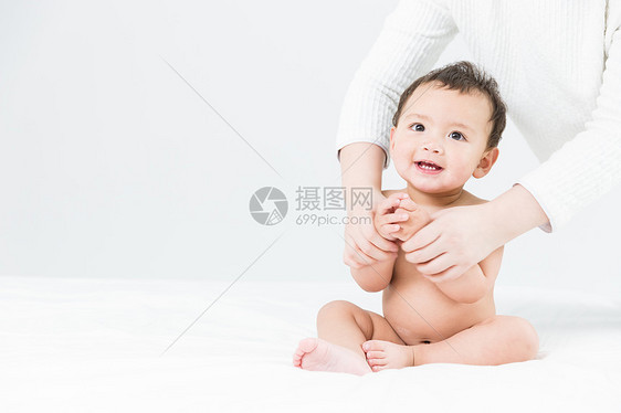 婴儿坐立引导图片