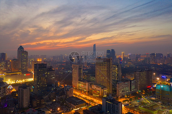 繁华都市高楼大厦金色夜景图片