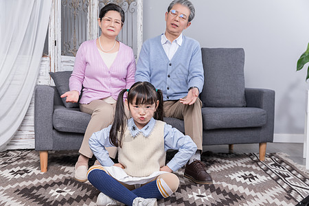 模特写真小孙女跟爷爷奶奶闹脾气背景