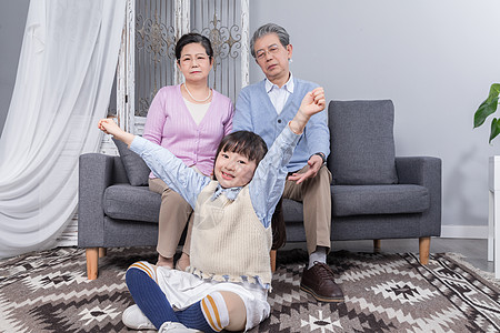 小孙女跟爷爷奶奶在一起图片