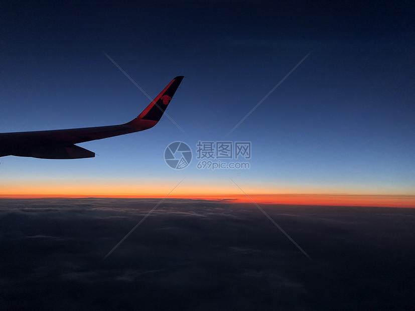 飞机上的日出图片