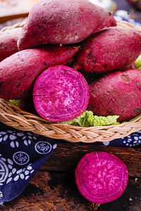 有机紫薯新鲜紫薯黑萝卜高清图片