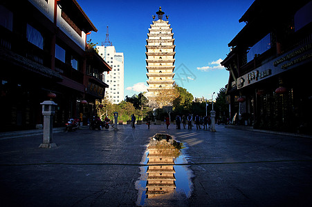 云南昆明著名地标建筑东西寺塔背景图片