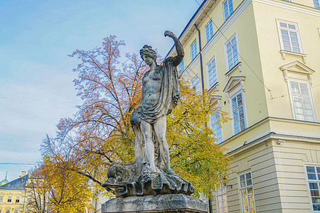 乌克兰利沃夫老城艺术雕塑图片