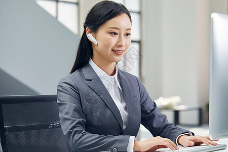 美女蓝牙耳机女性客服背景