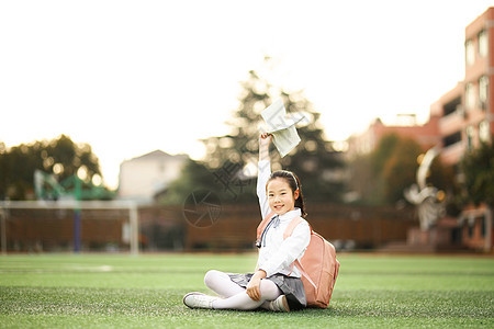 小学生操场活动背景图片