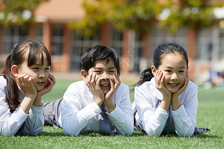 小学生操场活动背景图片