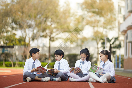 小孩阅读小学生操场活动背景