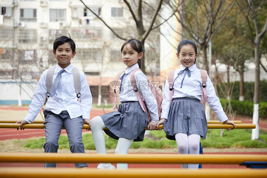 小学生操场活动