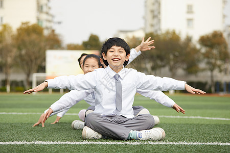 小学生操场活动图片