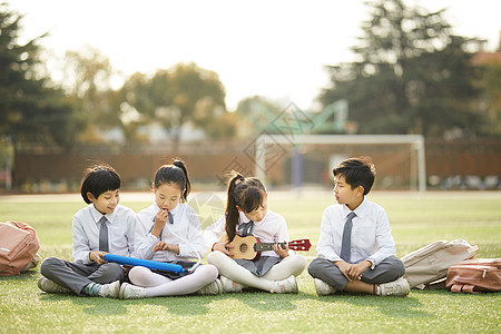 小学生草地小学生操场活动背景