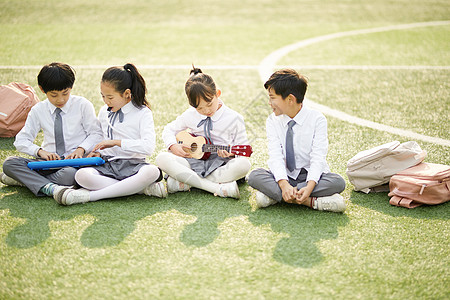 小学生操场活动图片