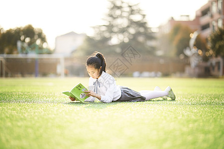 小学生操场活动图片