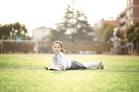 小学生看书小学生操场活动背景