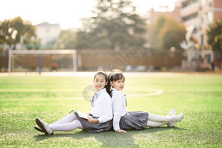 小学生操场活动图片