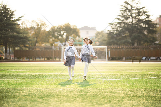 小学生操场活动图片