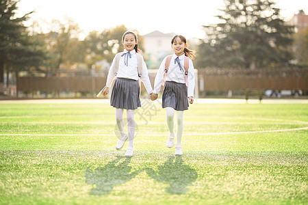 小学生操场活动图片