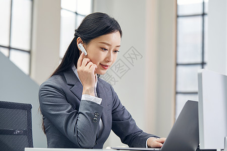 美女蓝牙耳机女性客服背景