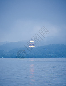 烟雨西湖背景