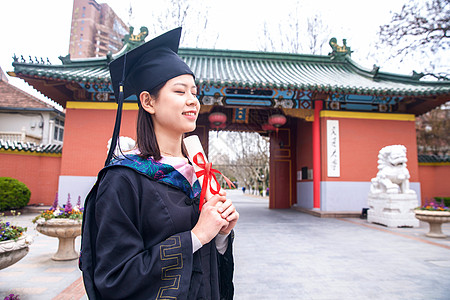 校门口女大学生毕业背景