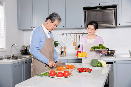 老年夫妻做饭图片