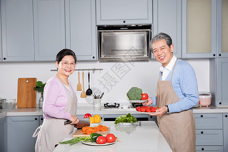 老年夫妻做饭图片