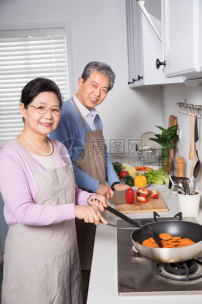 爷爷奶奶炒菜做饭