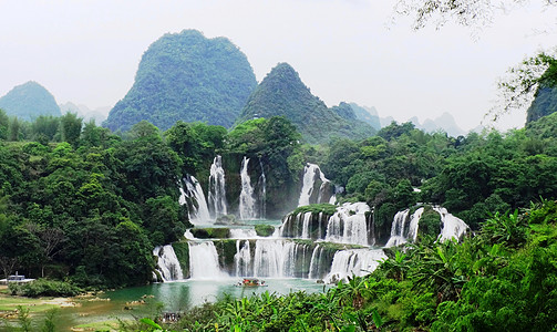 山水画卷广西德天瀑布背景