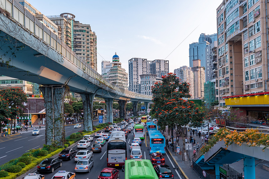 城市拥堵的交通图片