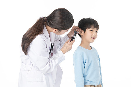 儿童体检耳道检查图片