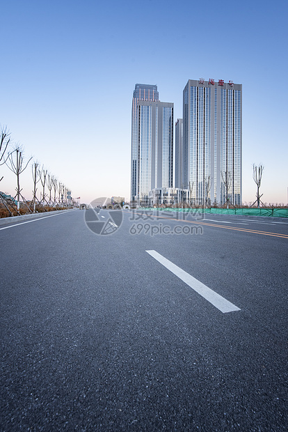 空旷的道路图片