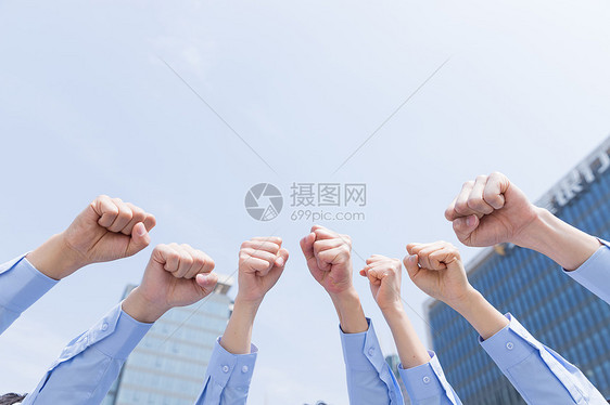企业团队握拳团结特写图片