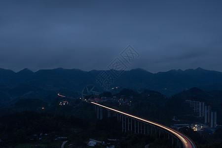 周家山大桥夜景桥梁车轨背景图片