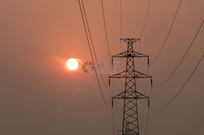 夕阳下的电线杆图片