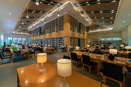 校园坐满人的图书馆图片