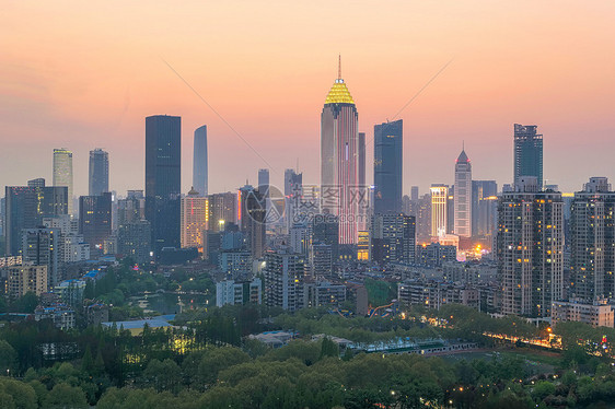 城市风光夜景天际线建筑群图片