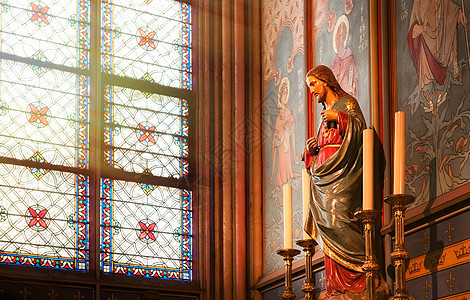 法国巴黎圣母院内观背景图片