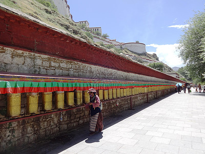 西藏布达拉宫转经墙图片