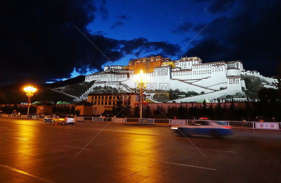 西藏拉萨布达拉宫夜景图片