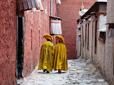 西藏扎什伦布寺的喇嘛图片