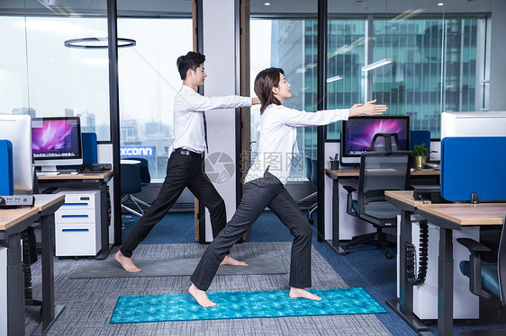 办公室健身瑜伽图片