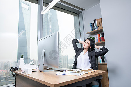 职场女性办公室办公图片