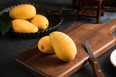 芒果采摘新鲜美味的芒果背景
