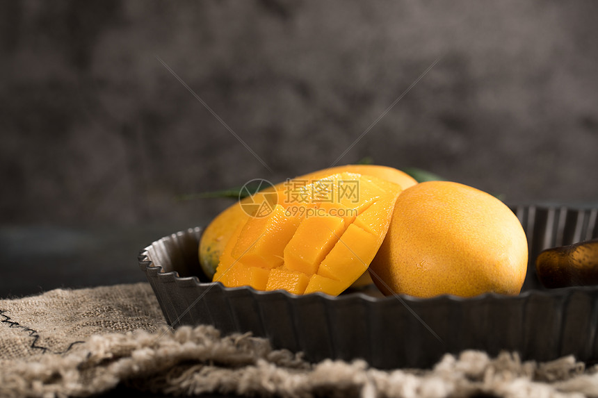 新鲜美味的芒果图片