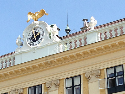 欧洲建筑的顶部装饰图片