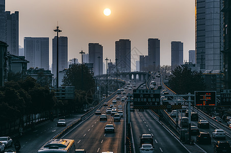 高架路悬日图片