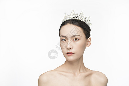 女性护肤卸妆带着皇冠的美女背景