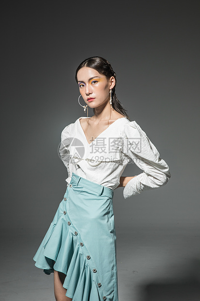 复古彩妆美女图片